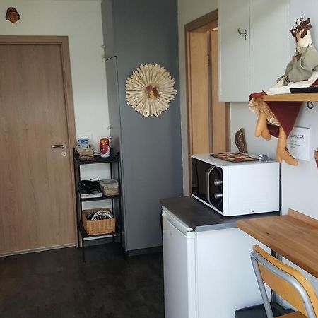 Hvita Husith, Kirkjubraut 48 Apartment Hofn Bagian luar foto