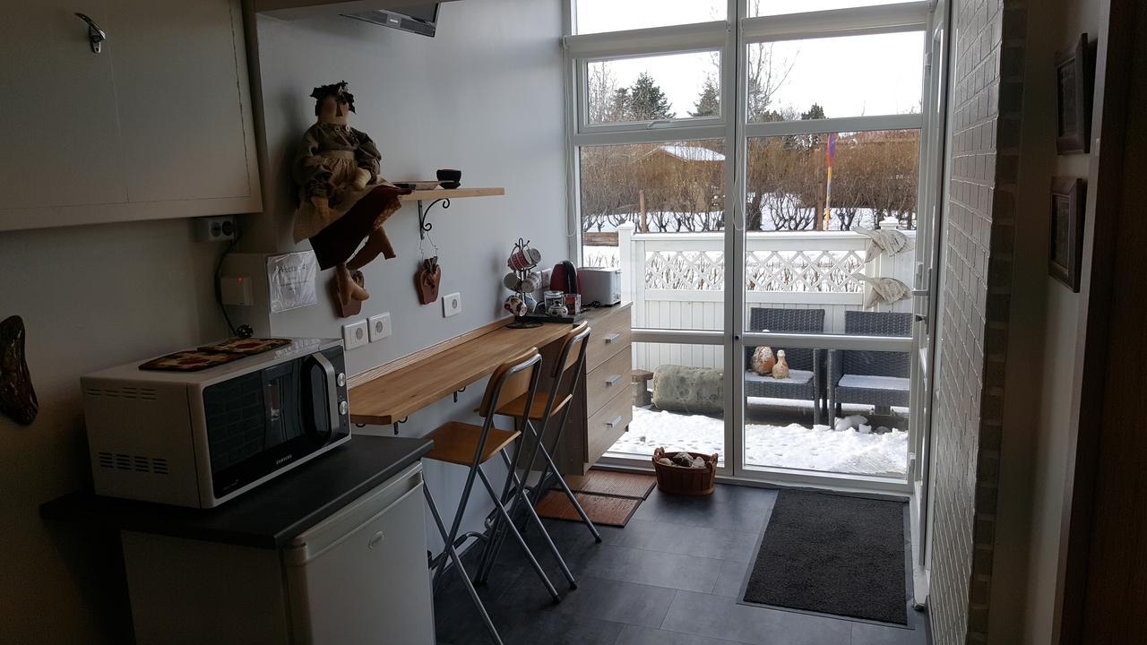 Hvita Husith, Kirkjubraut 48 Apartment Hofn Bagian luar foto