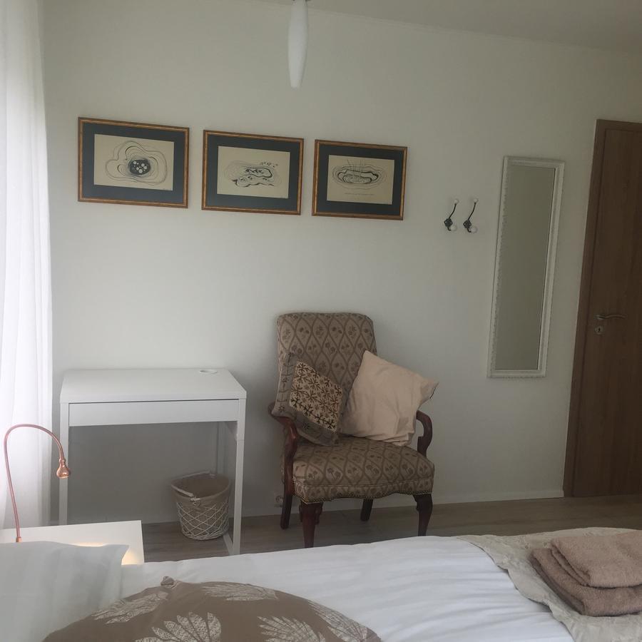 Hvita Husith, Kirkjubraut 48 Apartment Hofn Bagian luar foto
