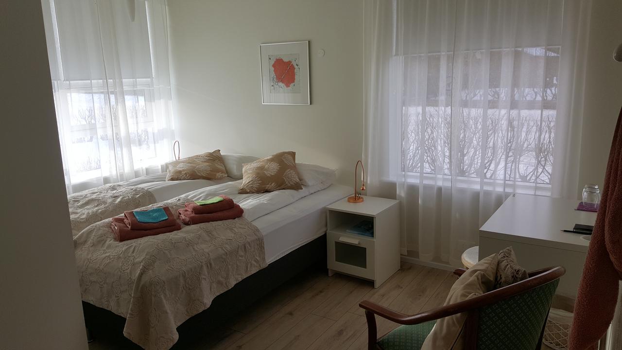 Hvita Husith, Kirkjubraut 48 Apartment Hofn Bagian luar foto
