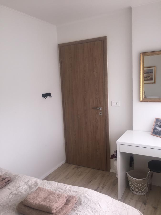 Hvita Husith, Kirkjubraut 48 Apartment Hofn Bagian luar foto
